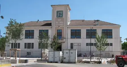 Monte Escalier Mobilité Installateur monte escalier Décines-Charpieu